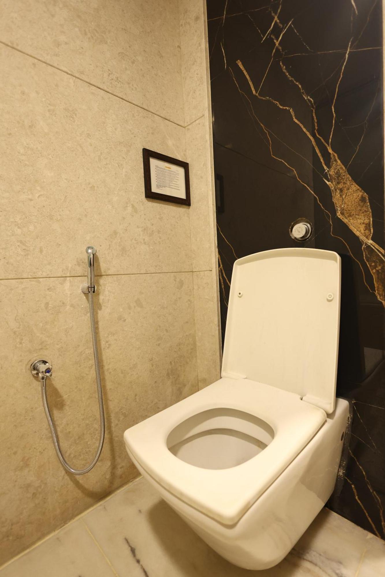 Lj Dadi'S Grand Hotel Визакхапатнам Екстериор снимка