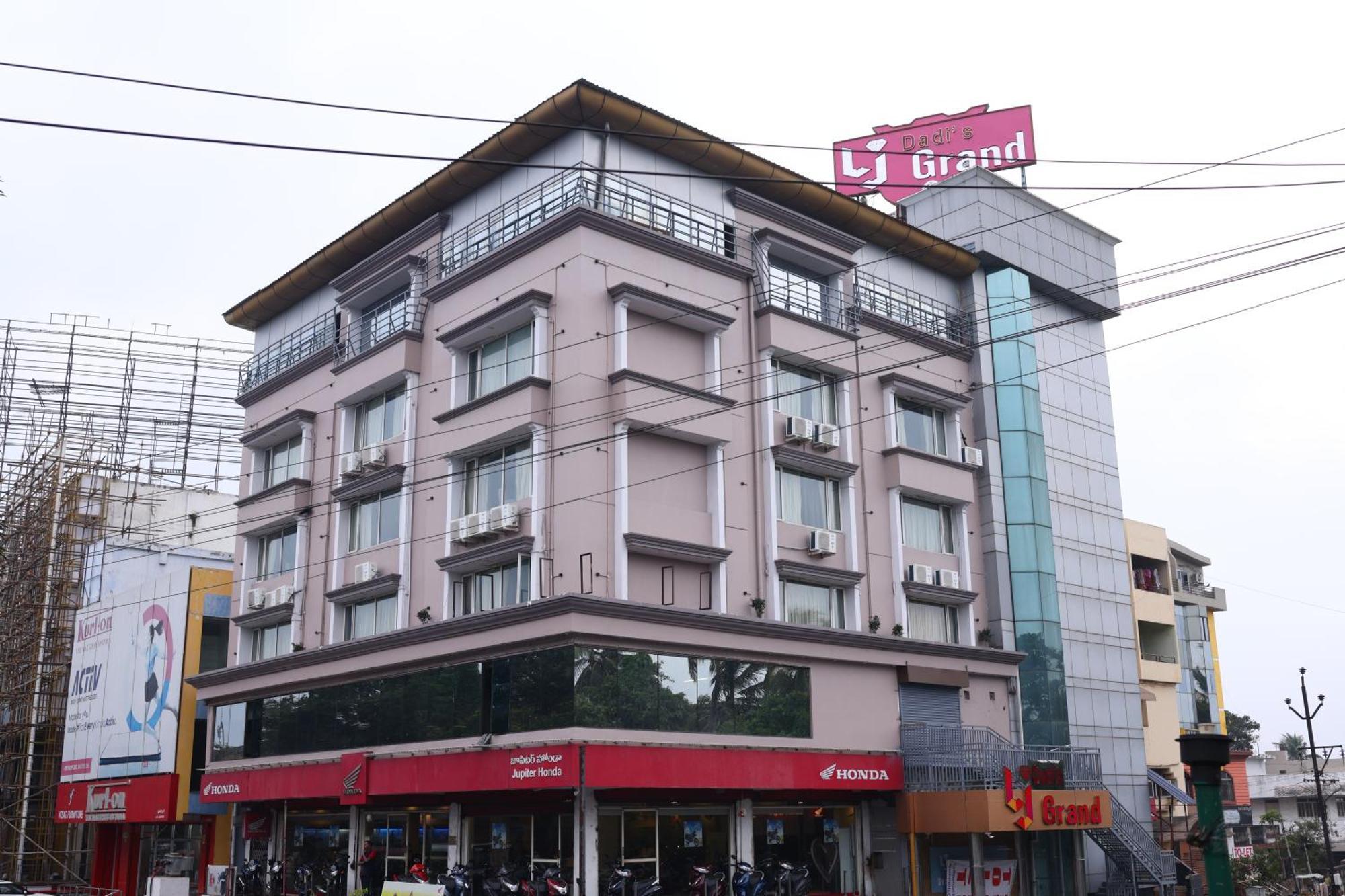 Lj Dadi'S Grand Hotel Визакхапатнам Екстериор снимка