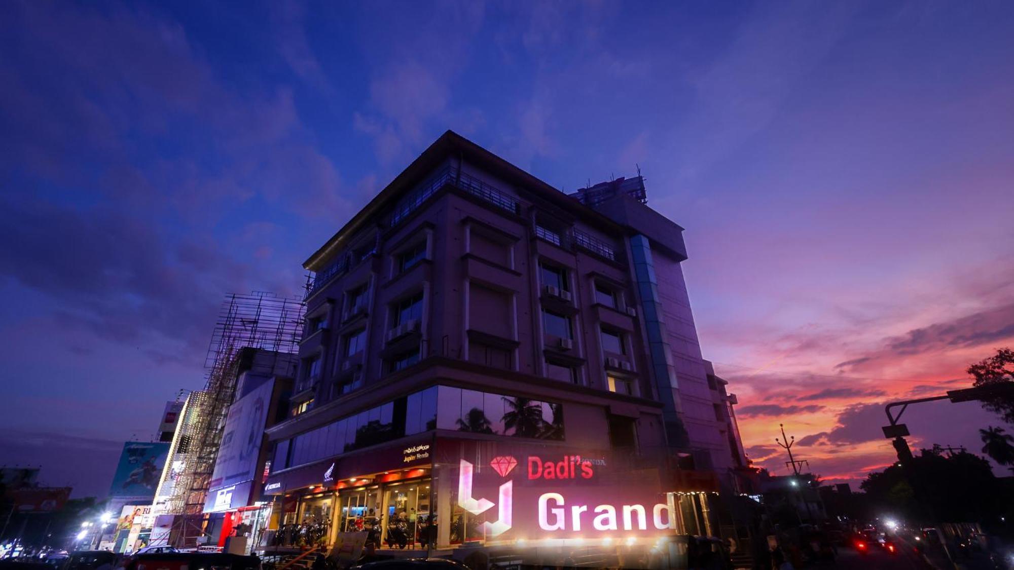 Lj Dadi'S Grand Hotel Визакхапатнам Екстериор снимка